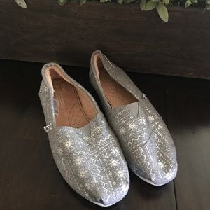 Women’s Size 10 Silver Winter Tom’s